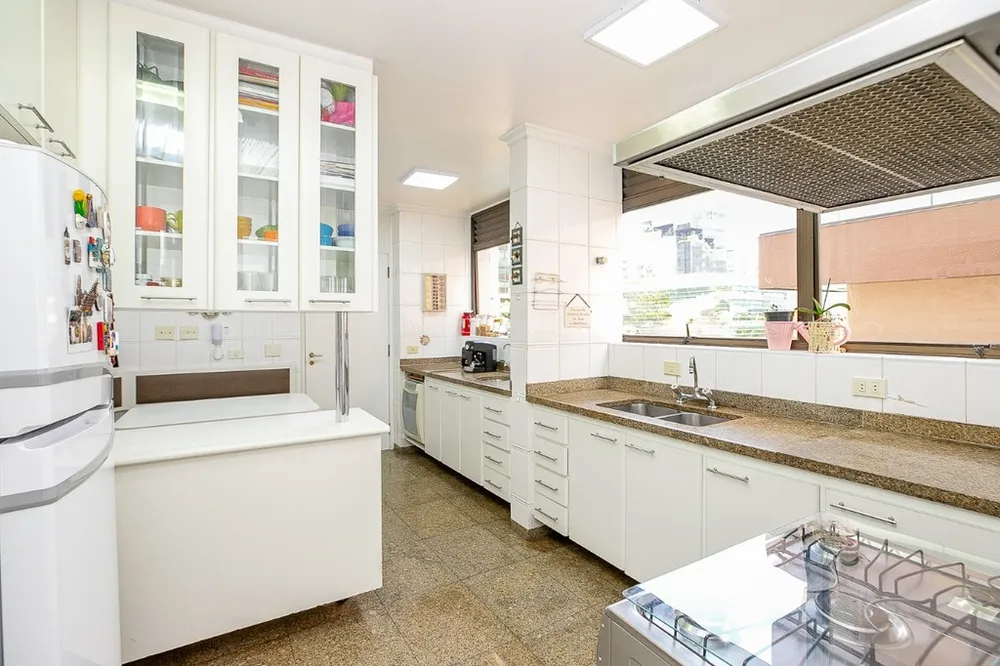 Apartamento, 3 quartos, 225 m² - Foto 2