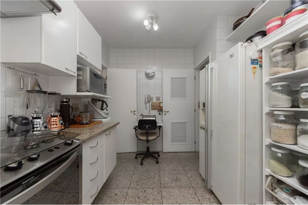 Apartamento à venda com 4 quartos, 208m² - Foto 3