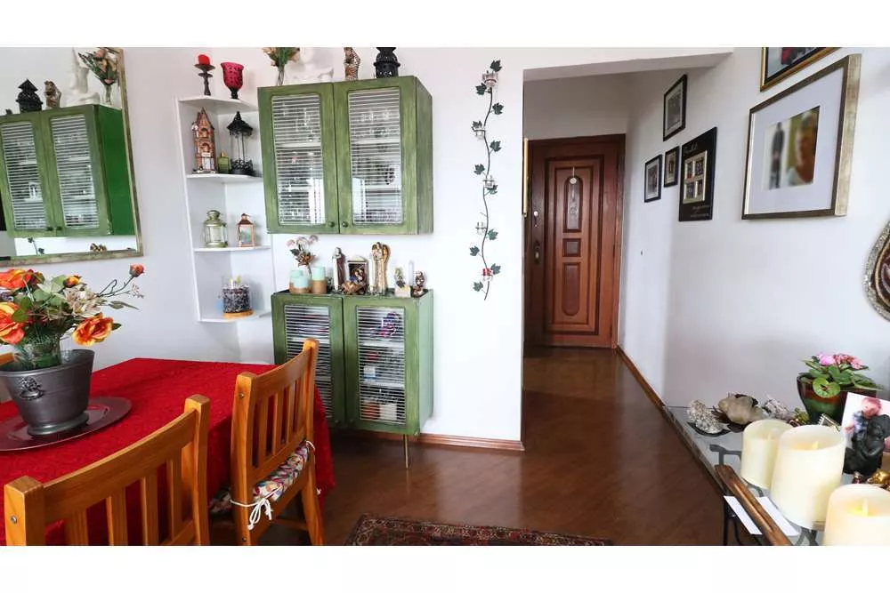 Apartamento à venda com 2 quartos, 70m² - Foto 4