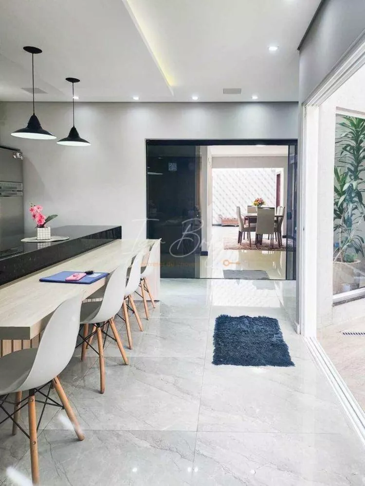 Casa, 3 quartos, 250 m² - Foto 11