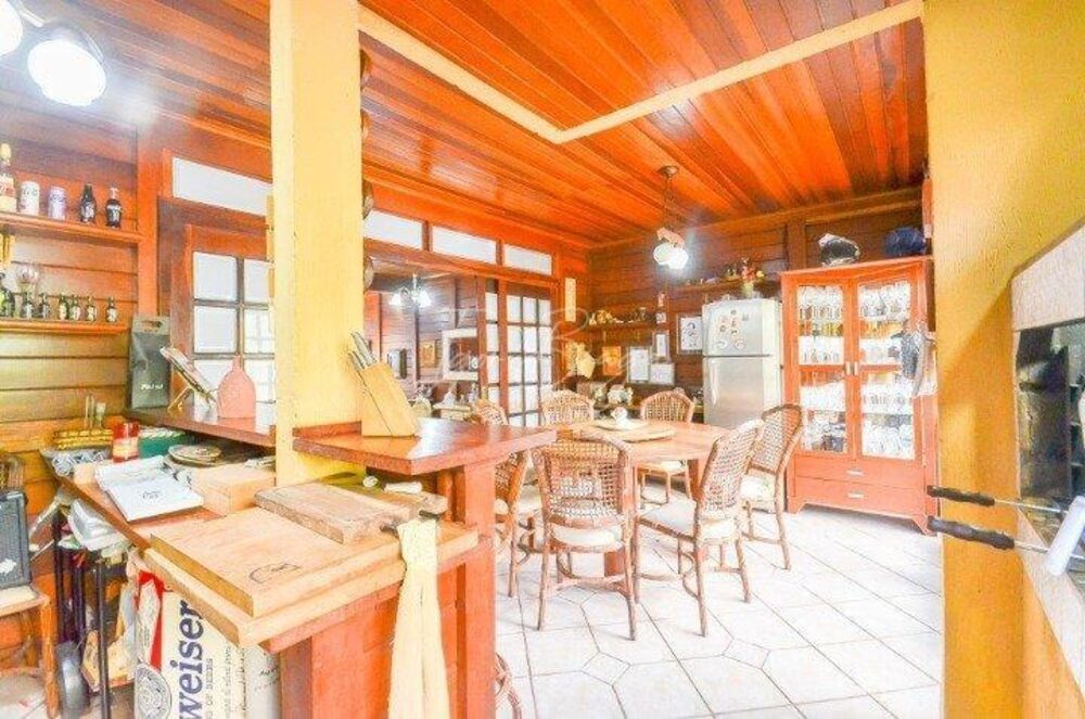 Casa, 3 quartos, 252 m² - Foto 1