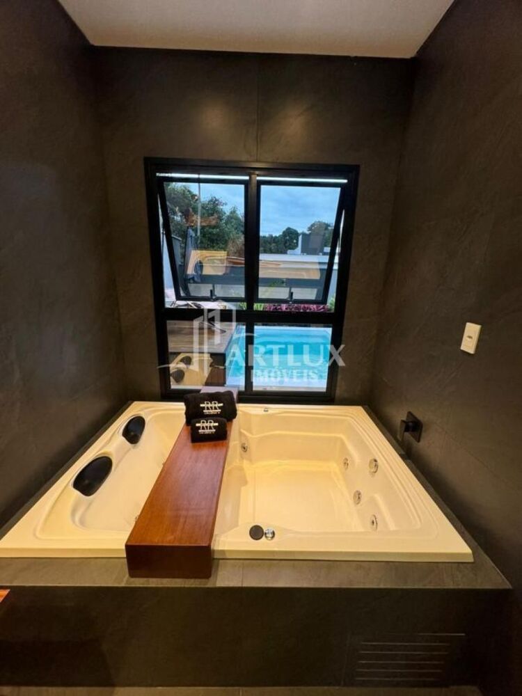 Casa à venda com 3 quartos, 360m² - Foto 2