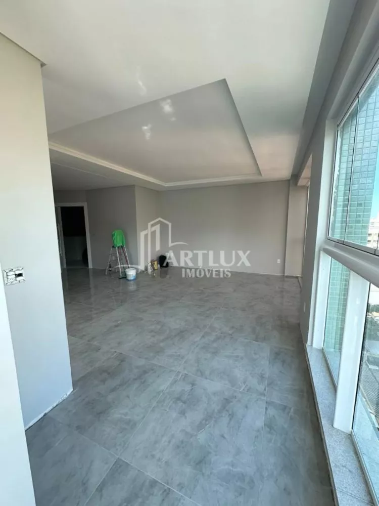 Apartamento à venda com 3 quartos, 118m² - Foto 2