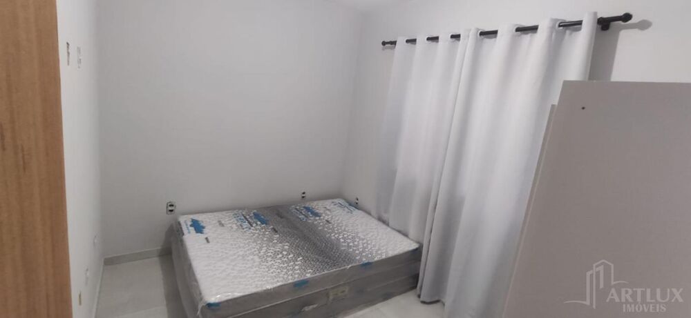 Casa à venda com 3 quartos, 210m² - Foto 4