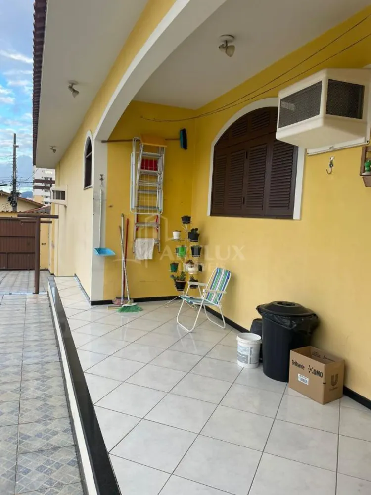 Casa, 3 quartos, 220 m² - Foto 1