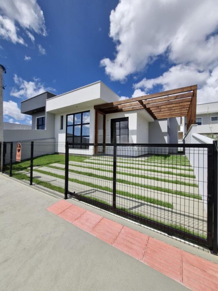 Casa à venda com 3 quartos, 104m² - Foto 1