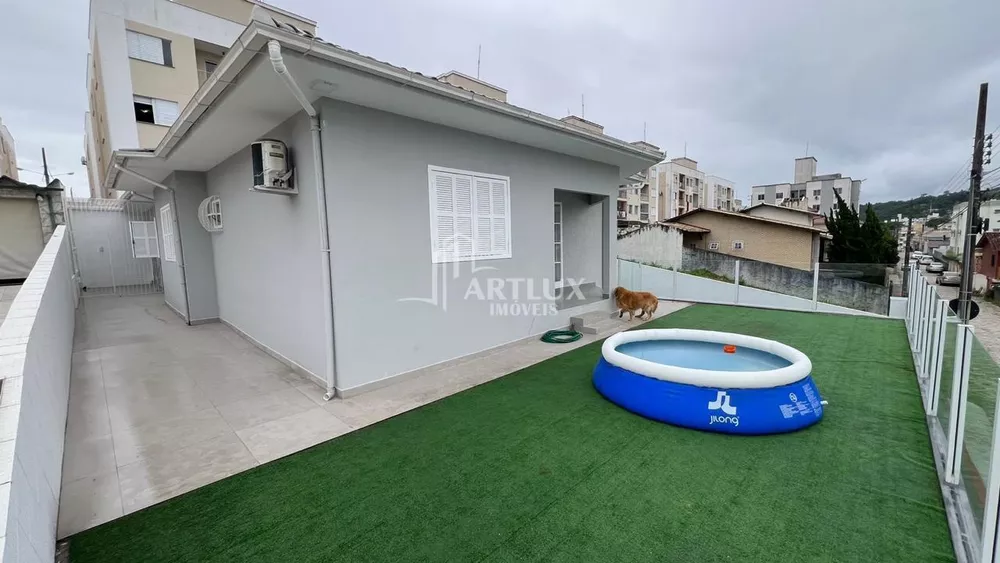 Casa, 3 quartos, 200 m² - Foto 1