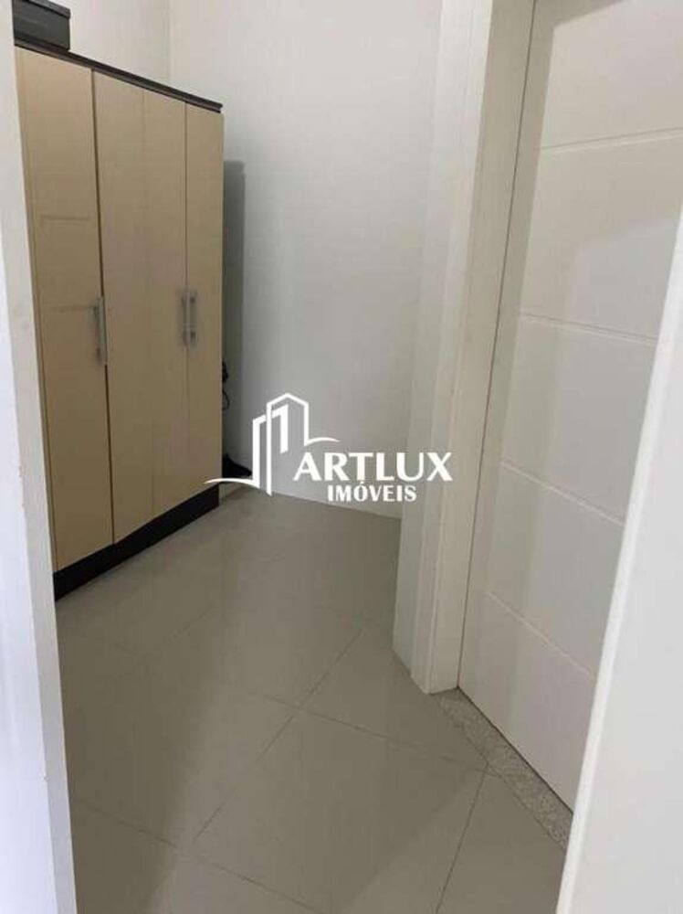 Casa à venda com 3 quartos, 210m² - Foto 1