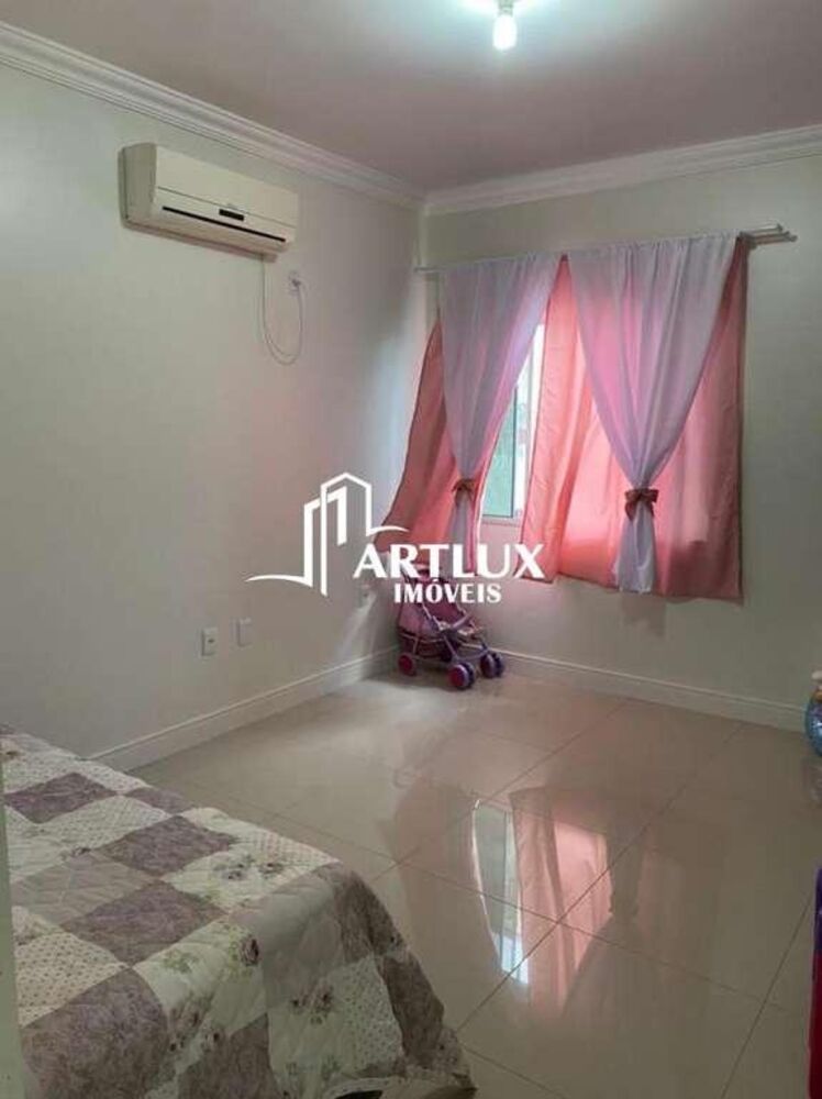 Casa à venda com 3 quartos, 210m² - Foto 2