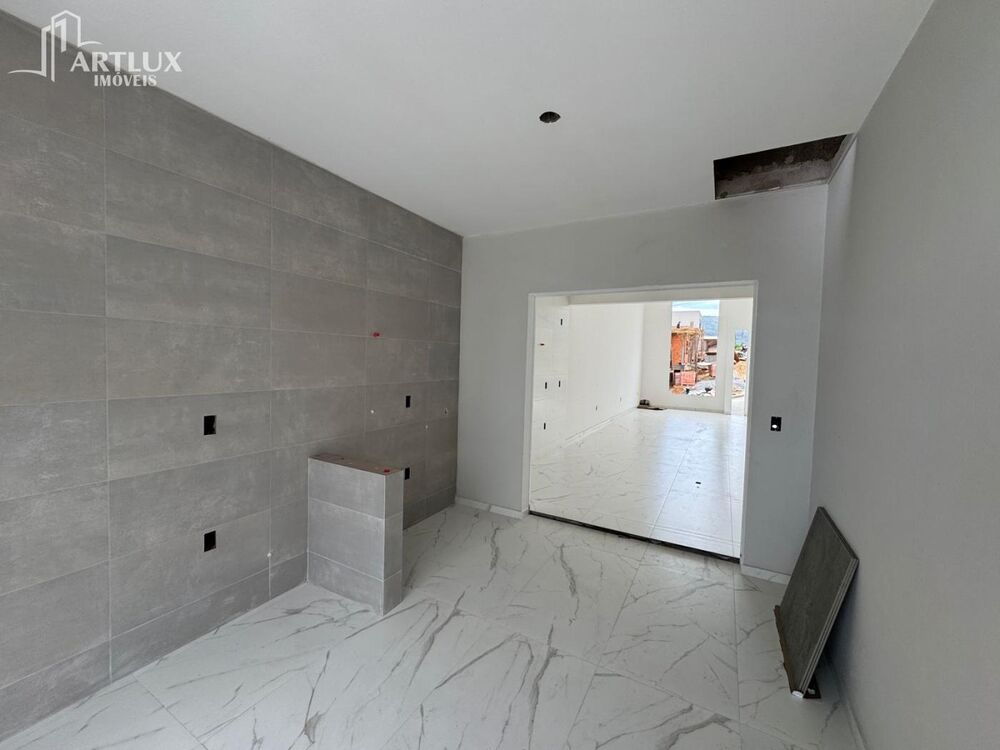 Casa à venda com 3 quartos, 151m² - Foto 1