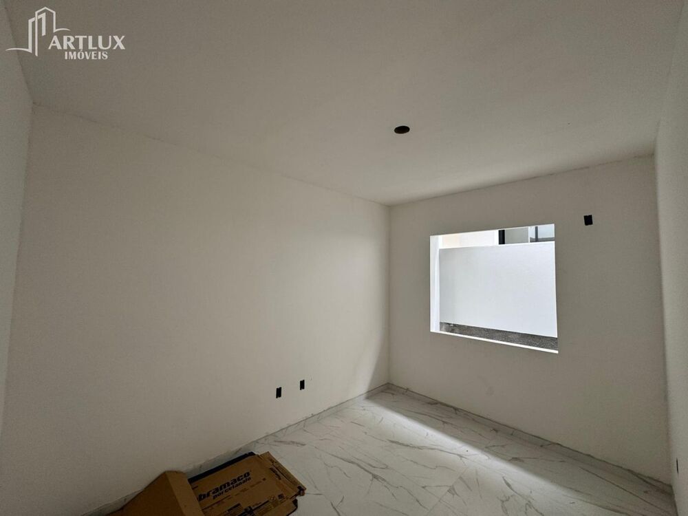 Casa à venda com 3 quartos, 151m² - Foto 2