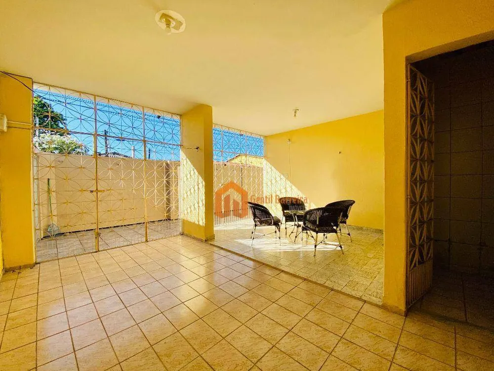 Casa, 4 quartos, 221 m² - Foto 1