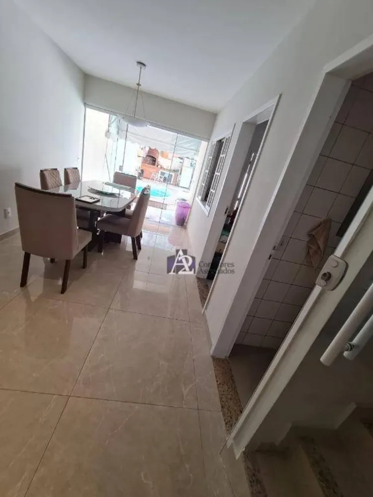 Casa, 3 quartos, 215 m² - Foto 1