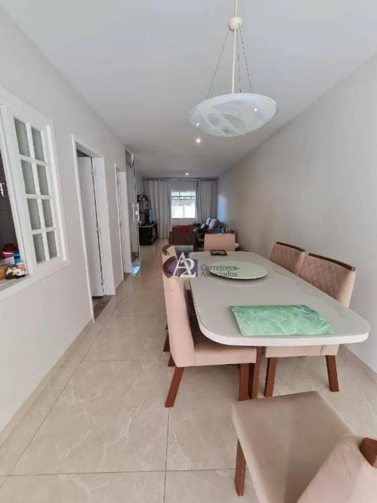 Casa, 3 quartos, 215 m² - Foto 2