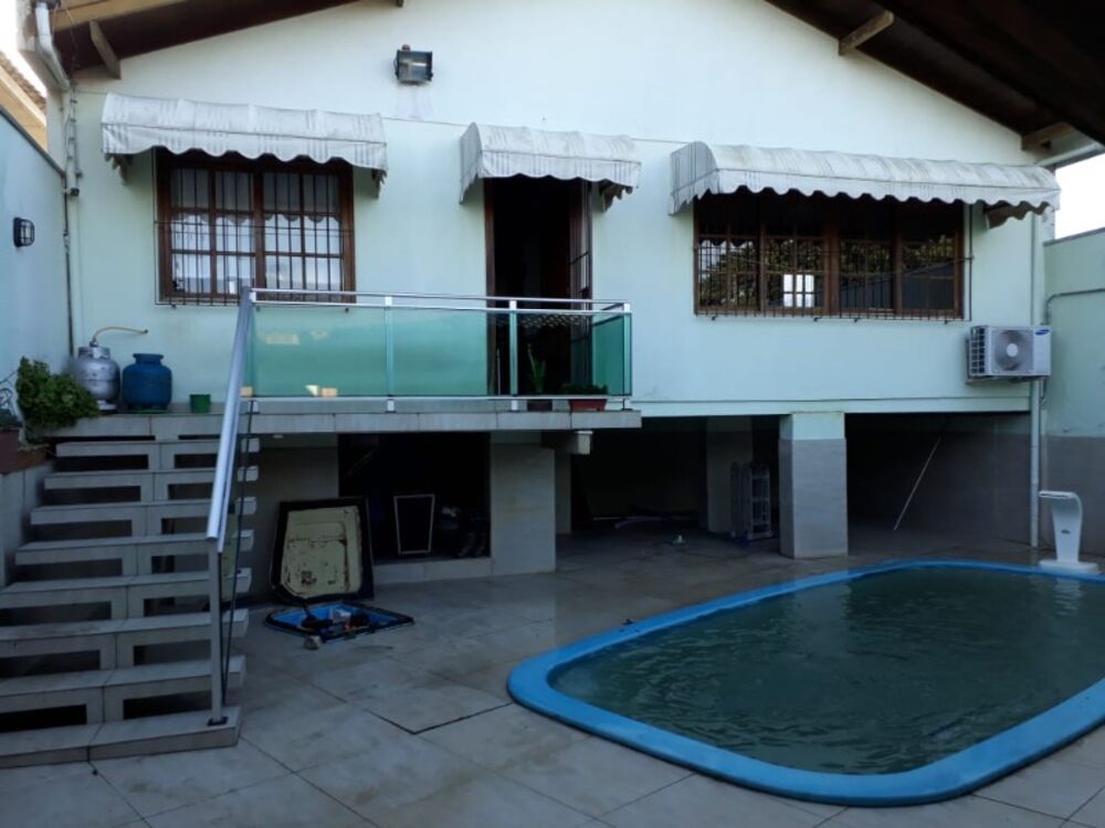Casa, 4 quartos, 237 m² - Foto 1