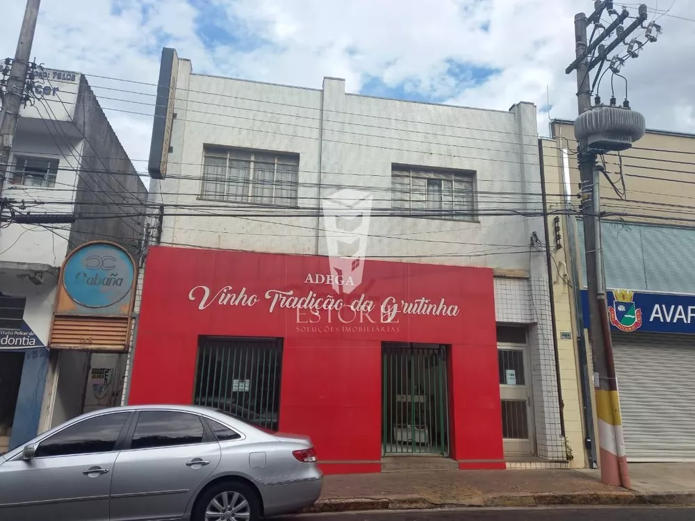 Sobrado à venda com 3 quartos, 529m² - Foto 1