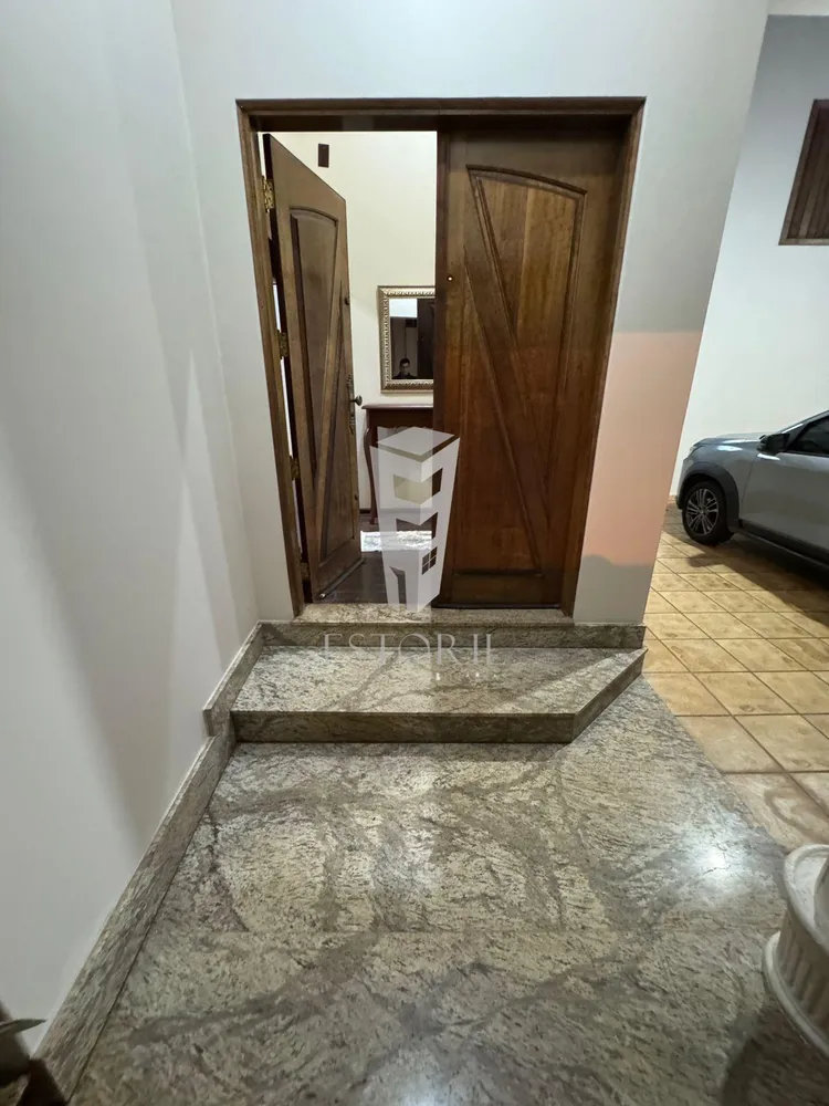 Sobrado, 2 quartos, 700 m² - Foto 1