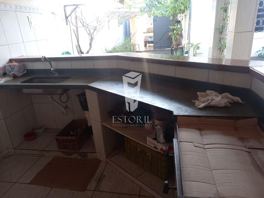 Casa à venda com 2 quartos, 300m² - Foto 1