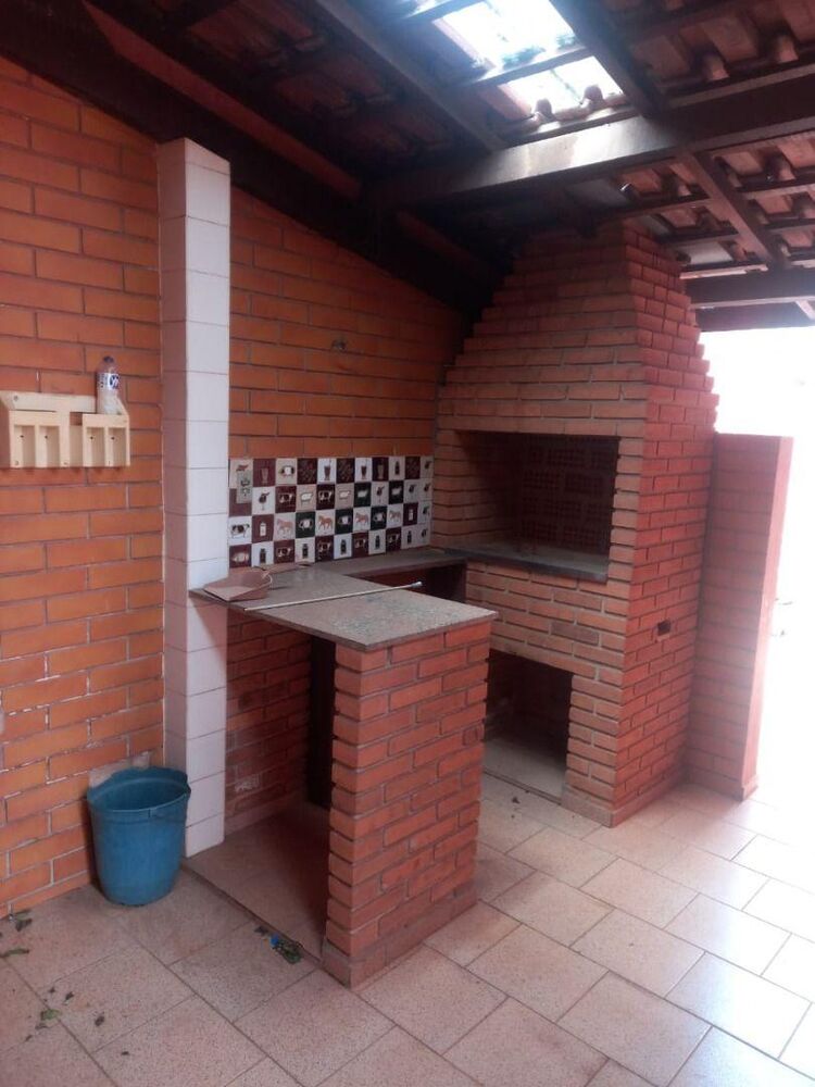 Casa para alugar com 2 quartos, 300m² - Foto 2