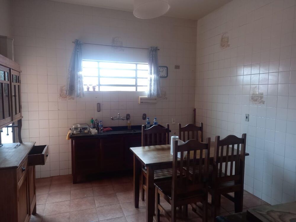 Casa para alugar com 2 quartos, 300m² - Foto 15