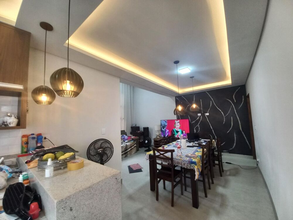 Casa à venda com 2 quartos, 264m² - Foto 1