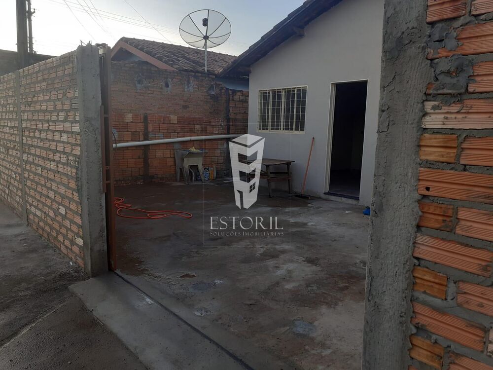 Casa à venda com 3 quartos, 220m² - Foto 2