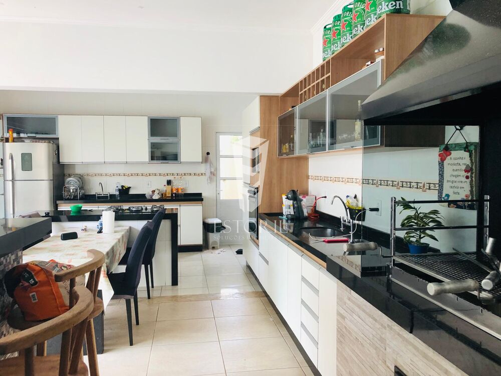 Casa, 2 quartos, 303 m² - Foto 1