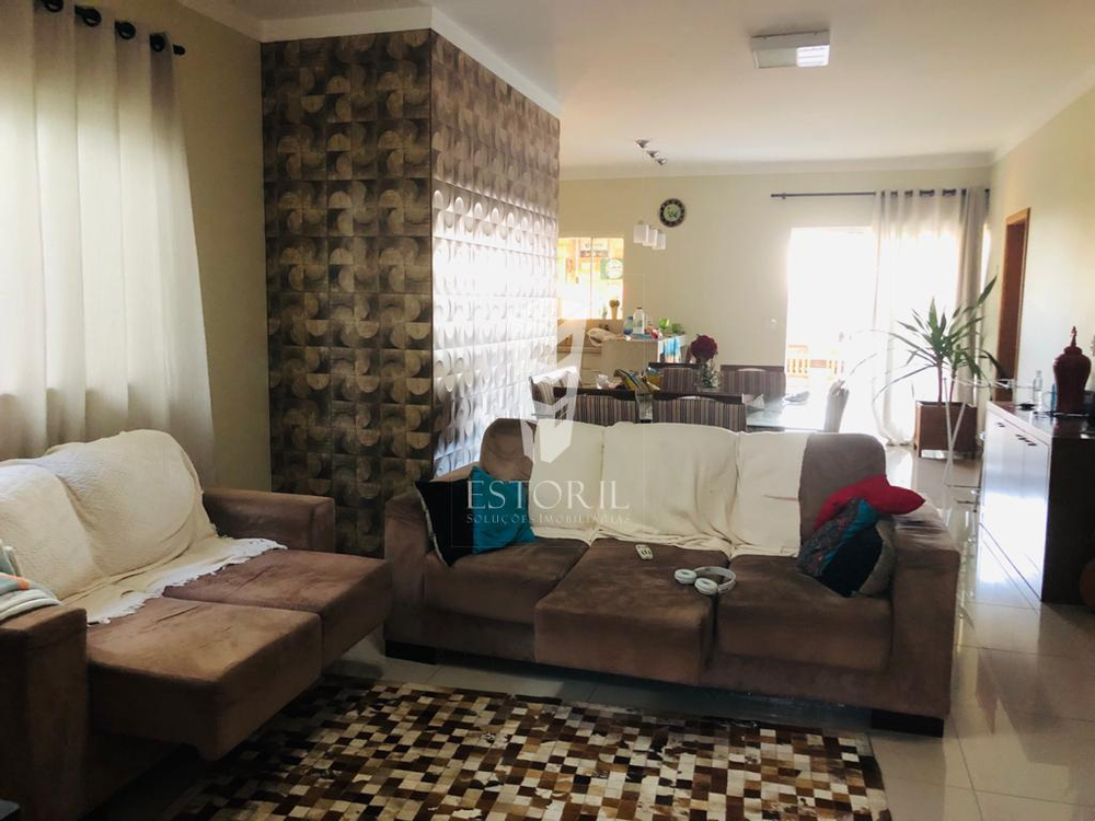 Casa à venda com 2 quartos, 250m² - Foto 2