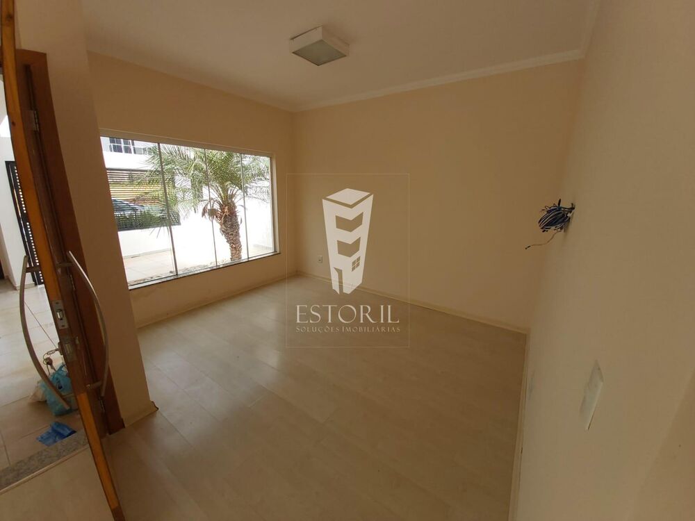 Casa à venda com 2 quartos, 140m² - Foto 3
