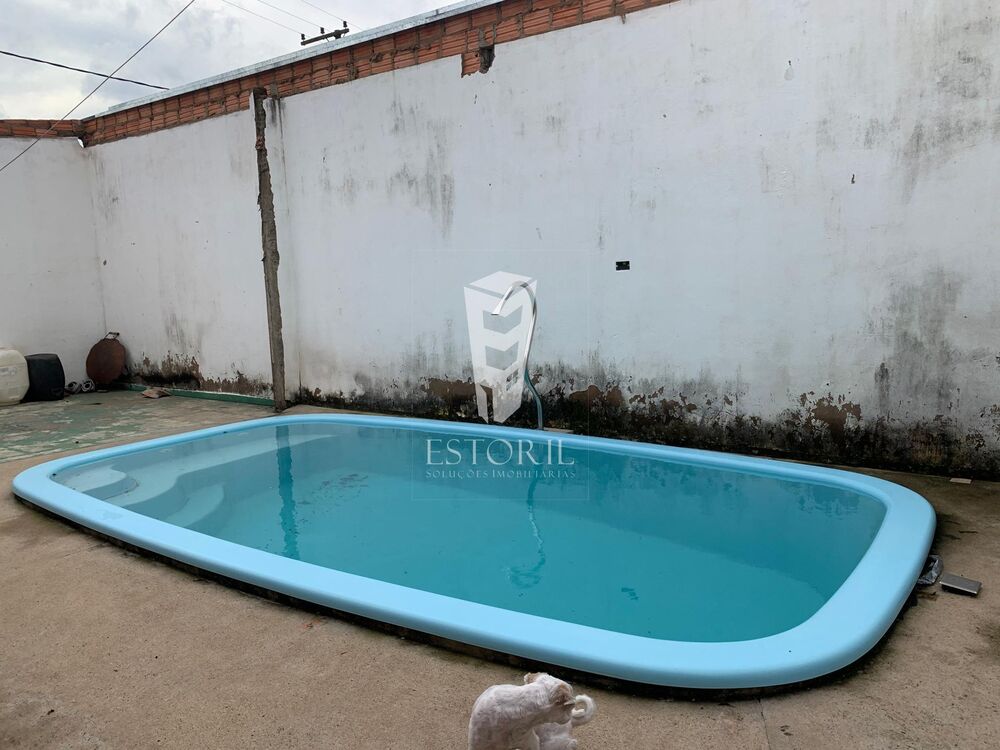 Casa à venda com 2 quartos, 200m² - Foto 1