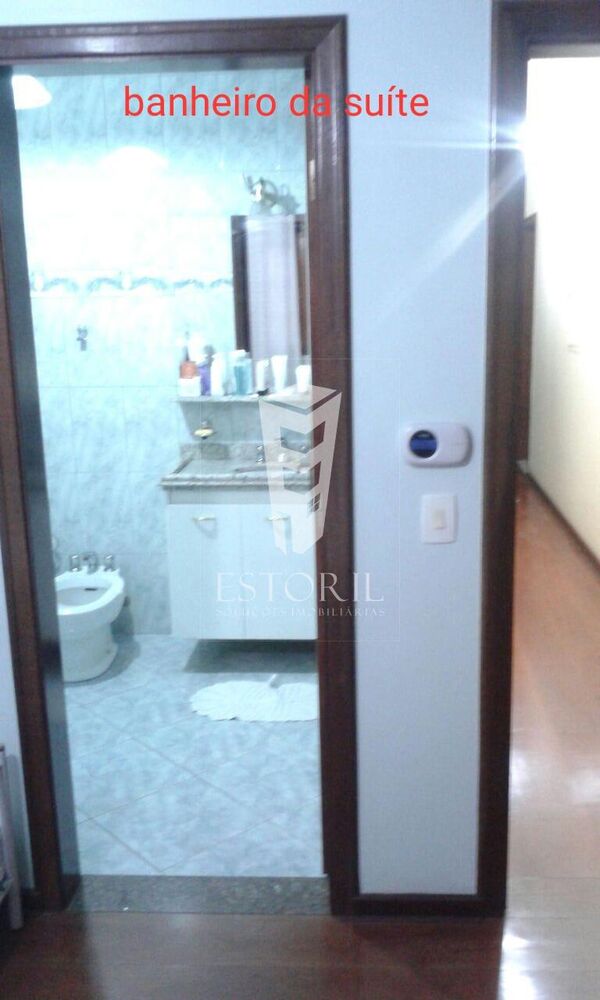 Casa para alugar com 4 quartos, 420m² - Foto 1