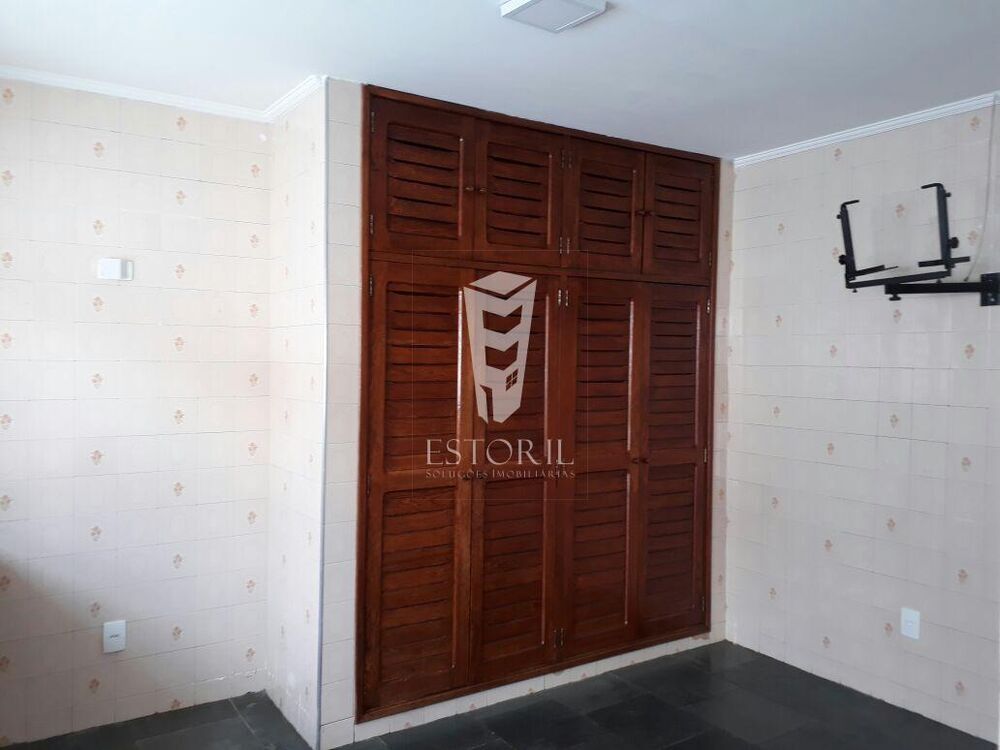 Casa à venda com 3 quartos, 350m² - Foto 2