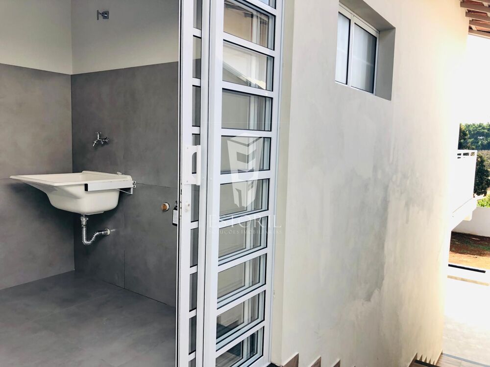 Casa à venda com 2 quartos, 500m² - Foto 1