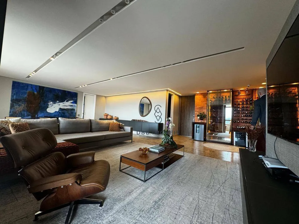 Apartamento, 3 quartos, 244 m² - Foto 1