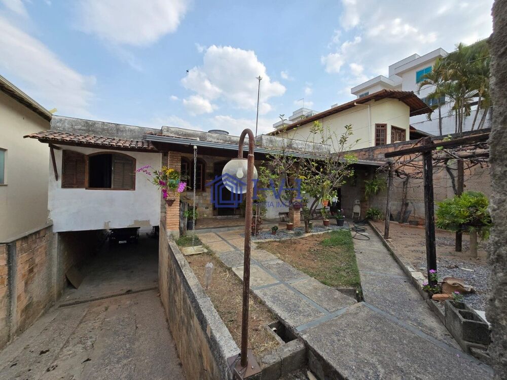 Casa, 3 quartos, 219 m² - Foto 1