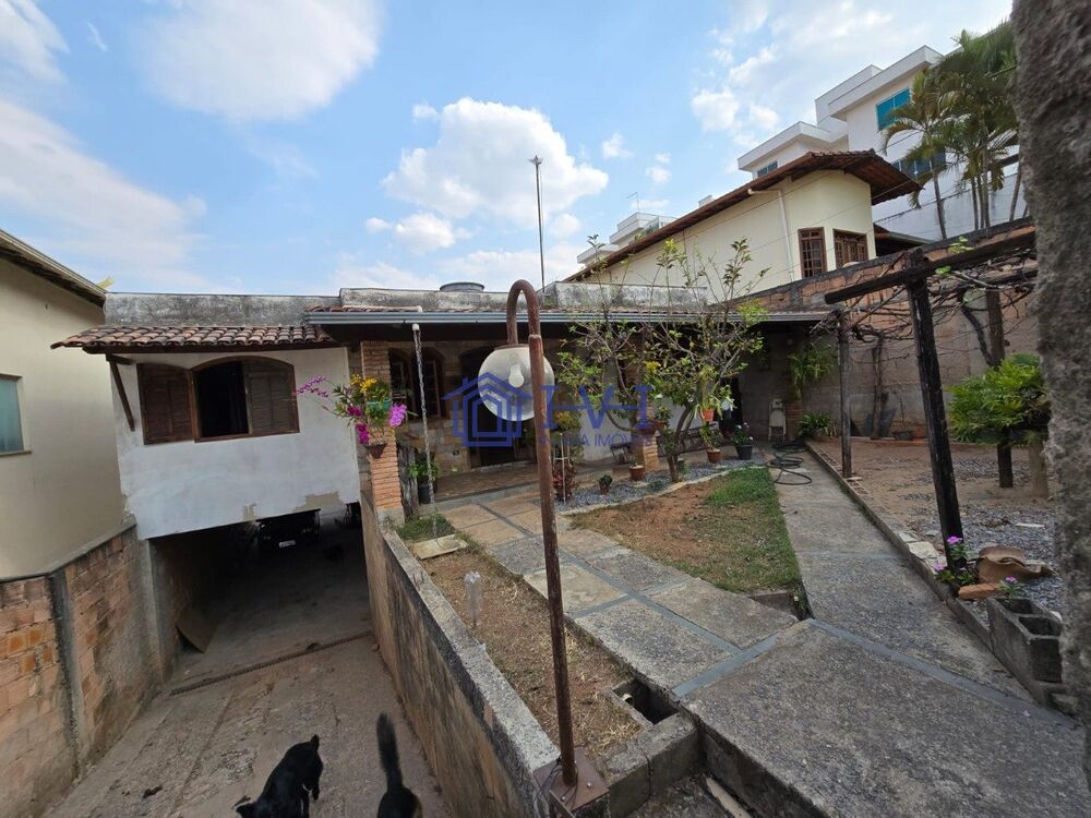 Casa, 3 quartos, 219 m² - Foto 2