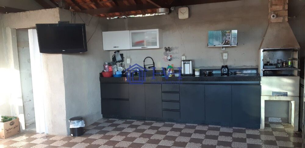 Casa à venda com 2 quartos, 200m² - Foto 1