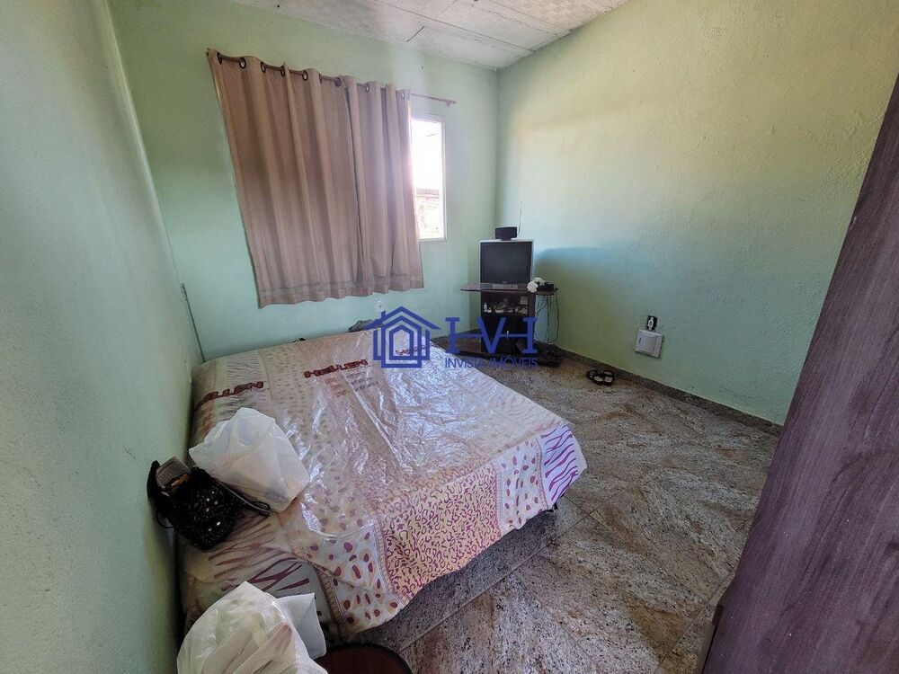 Casa à venda com 5 quartos, 200m² - Foto 1