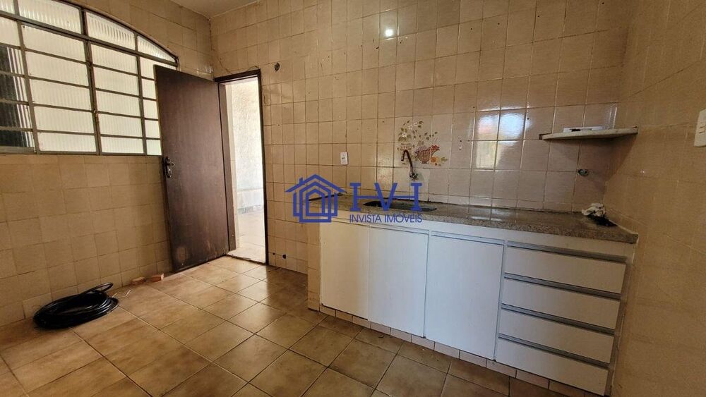 Casa, 5 quartos, 211 m² - Foto 1