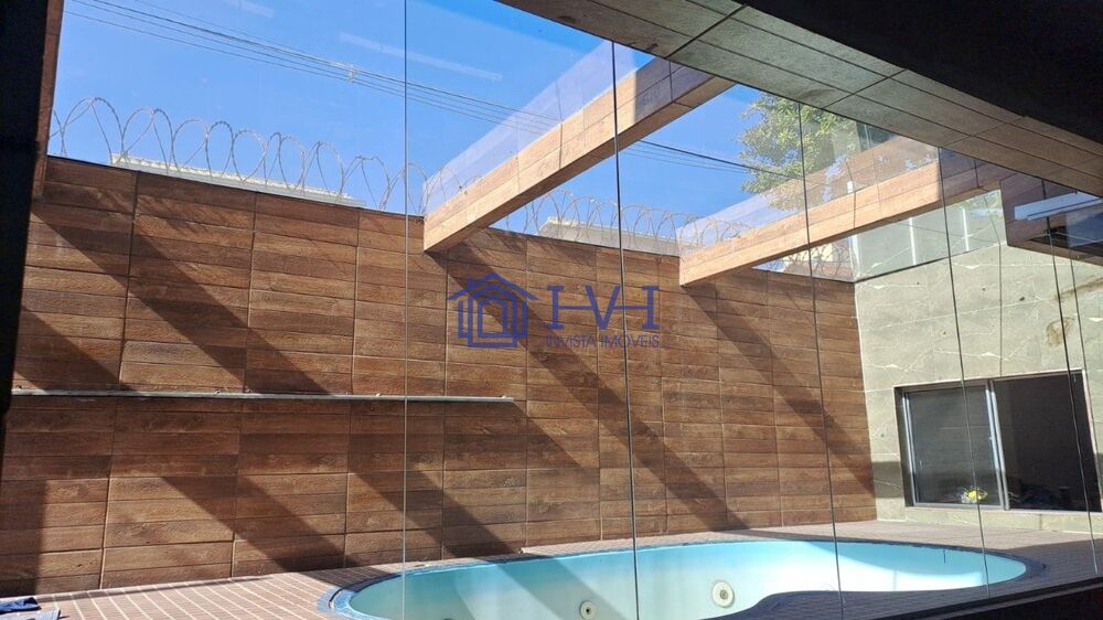 Casa, 4 quartos, 215 m² - Foto 1