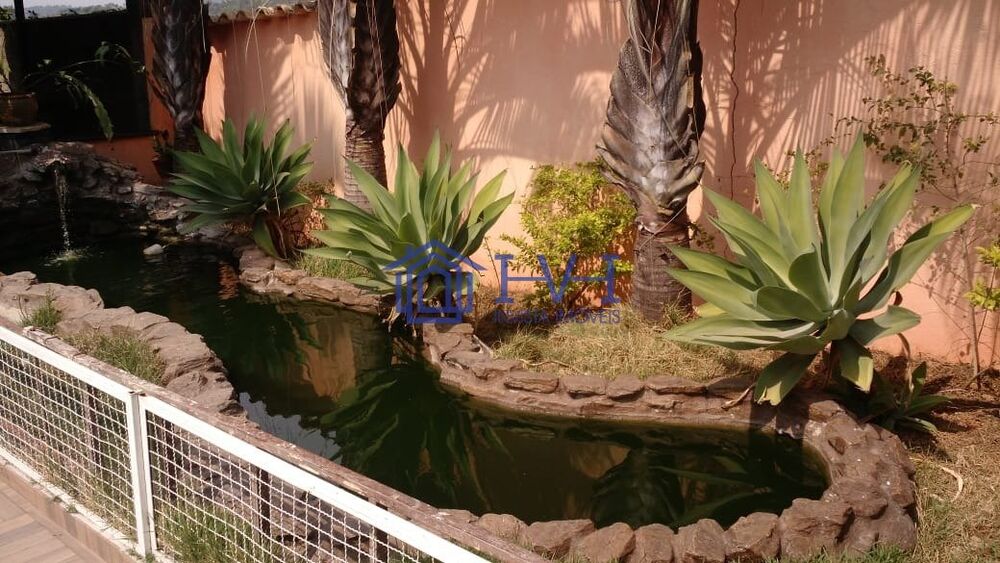 Casa à venda com 6 quartos, 800m² - Foto 4