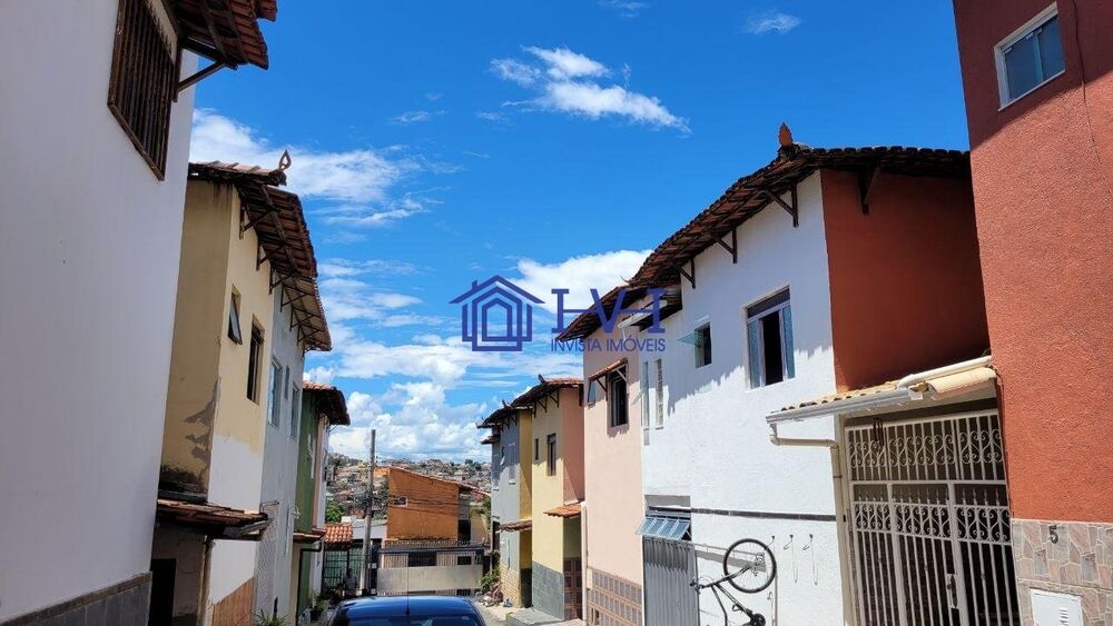 Casa à venda com 3 quartos, 114m² - Foto 1