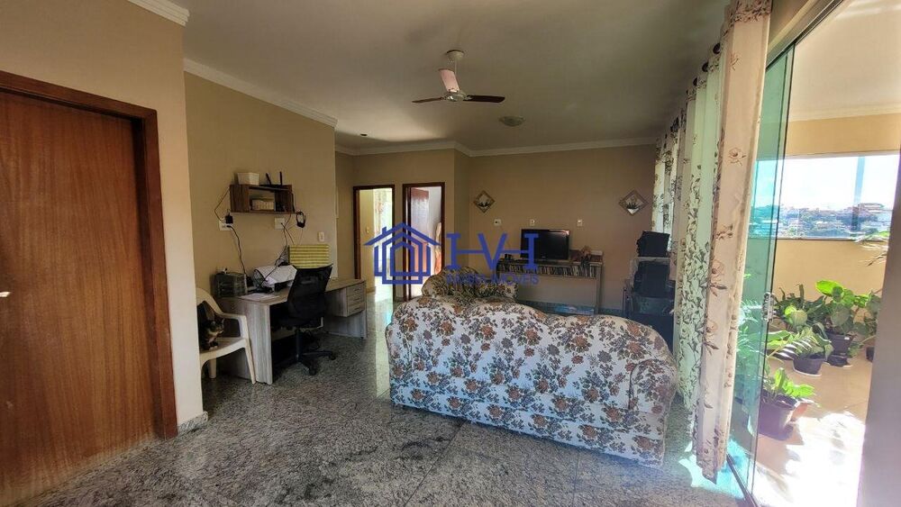 Casa à venda com 7 quartos, 363m² - Foto 2