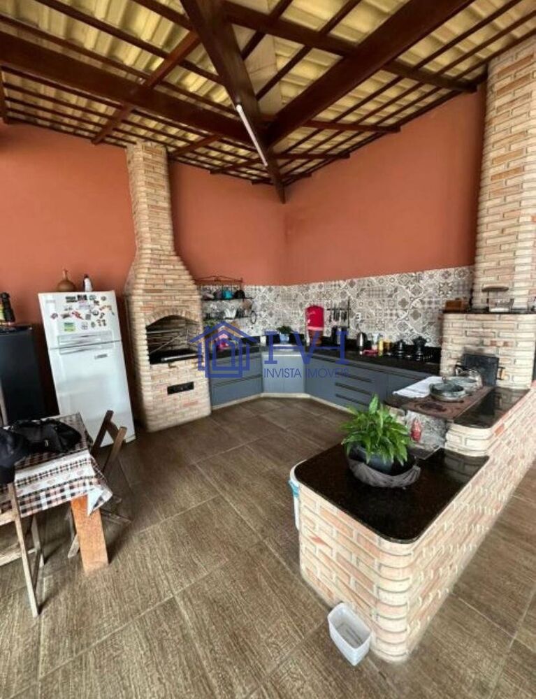 Casa à venda com 4 quartos, 184m² - Foto 1