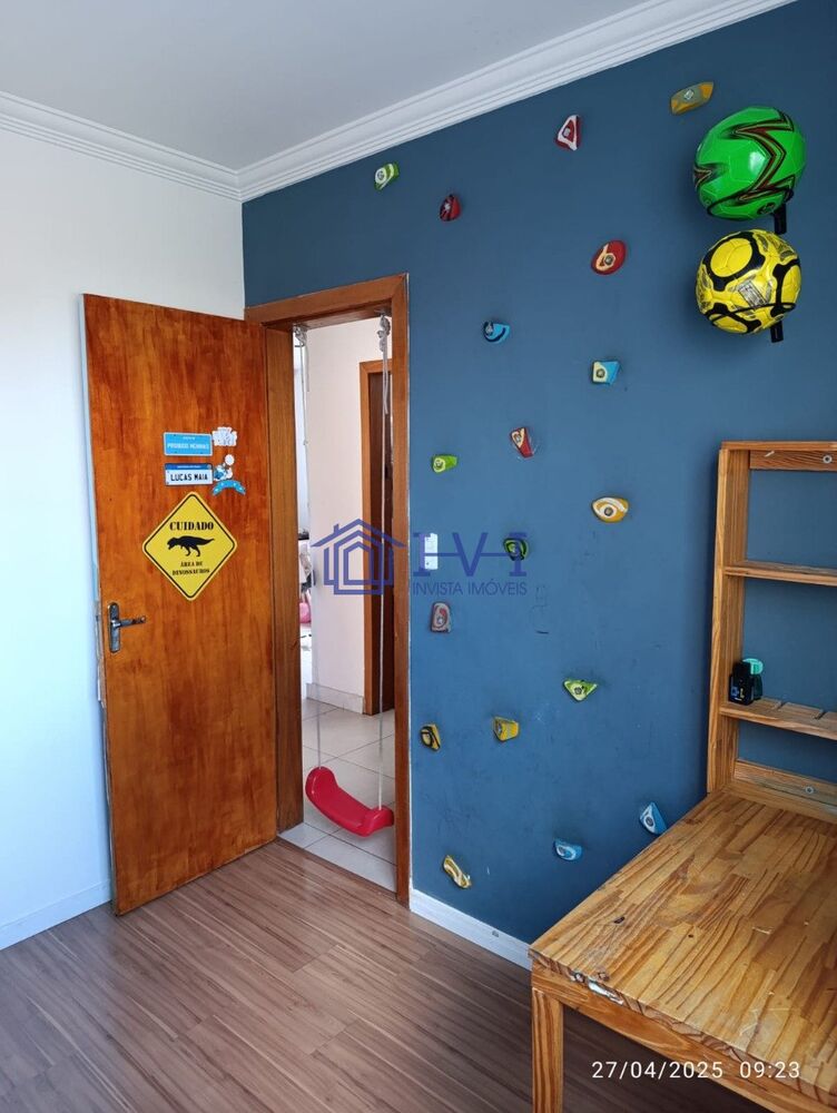 Casa à venda com 3 quartos, 64m² - Foto 11