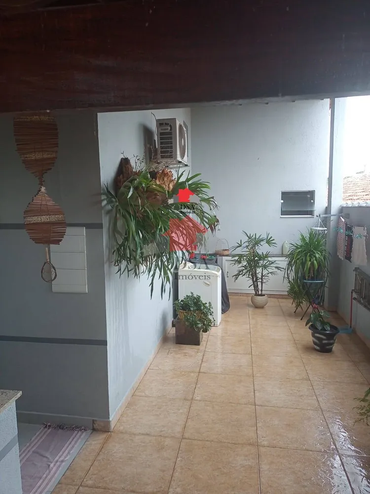 Casa, 4 quartos, 251 m² - Foto 1