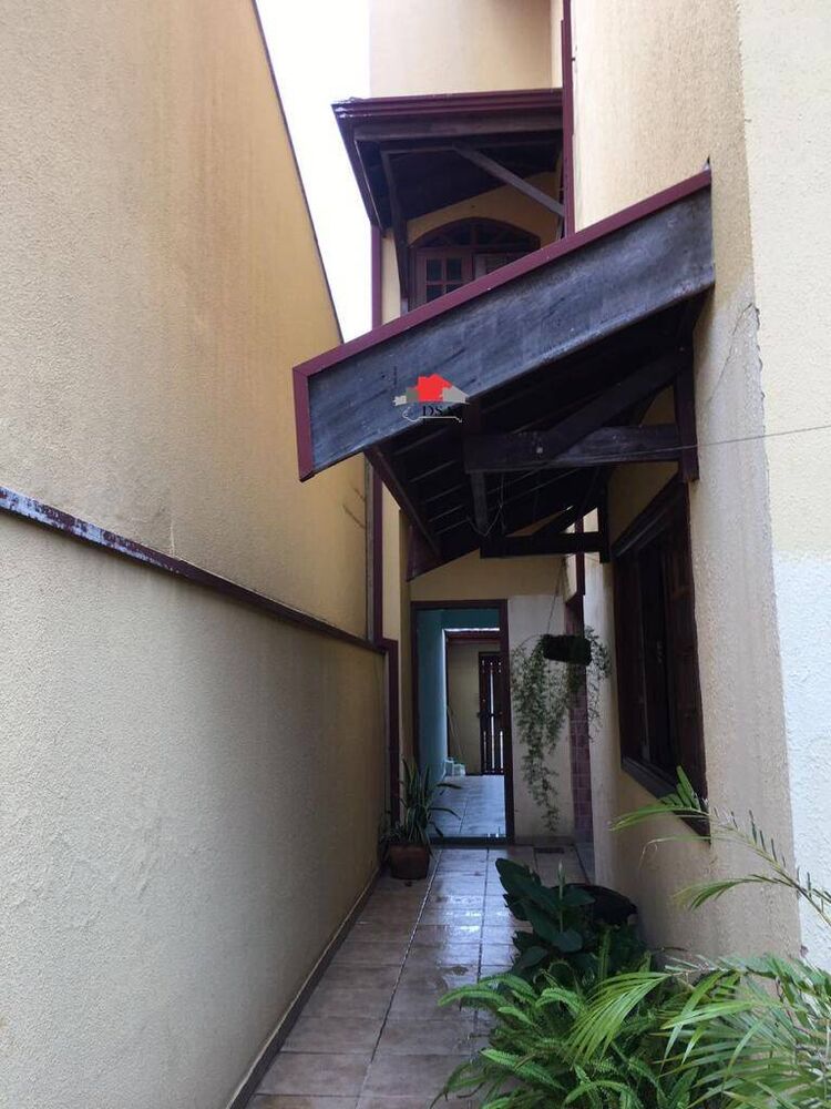 Casa, 3 quartos, 270 m² - Foto 1