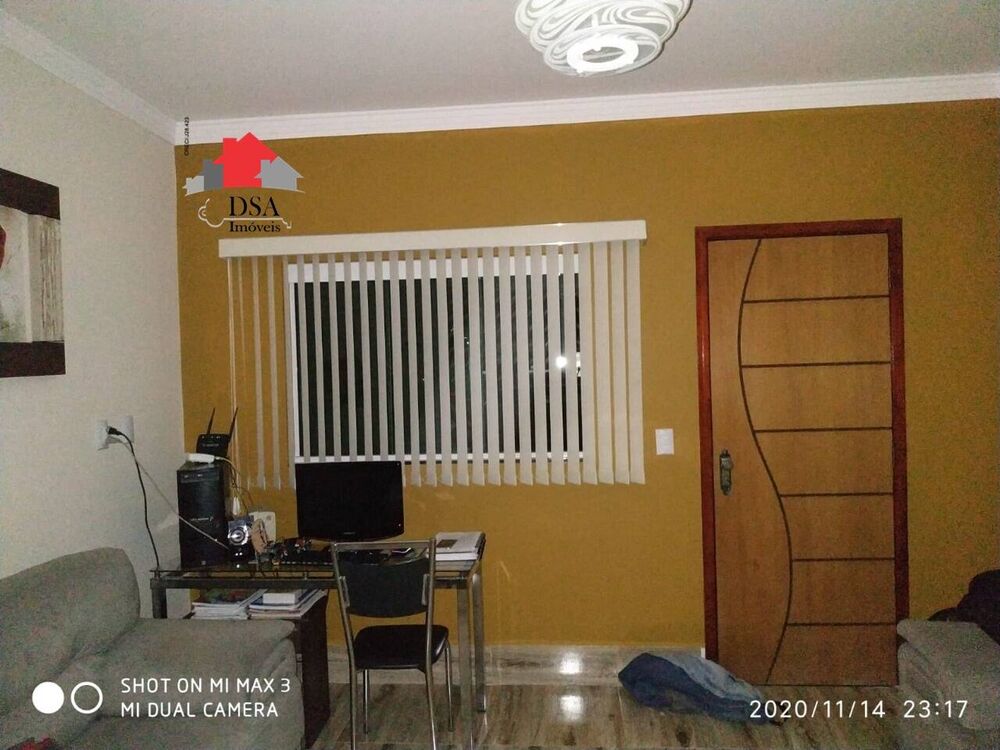 Casa à venda com 3 quartos, 229m² - Foto 1
