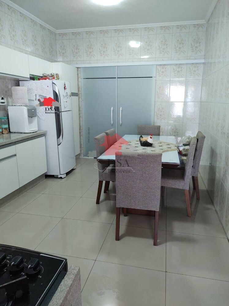 Casa à venda com 5 quartos, 185m² - Foto 4