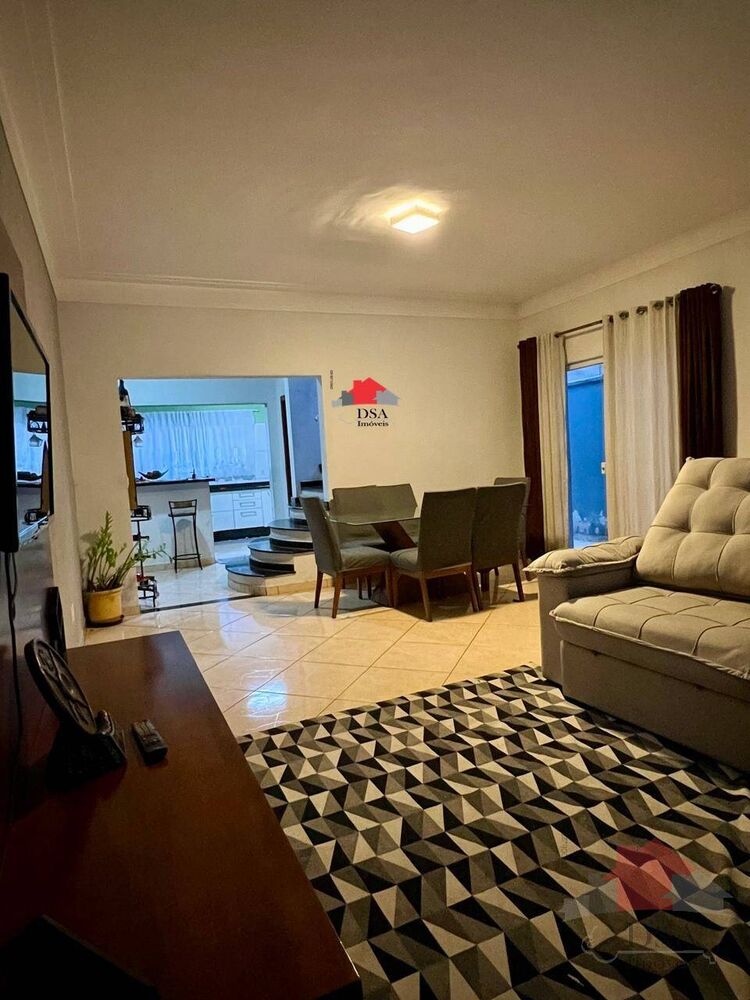 Casa, 3 quartos, 178 m² - Foto 1
